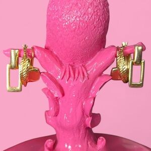 Vintage gold tone hoop earring lot
Set of 3